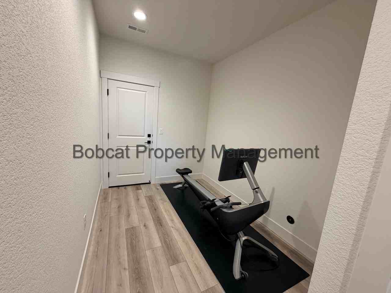 1128 Grove St - Photo 4 of 48