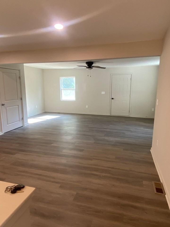 556 N Colby Ave - Photo 2 of 10
