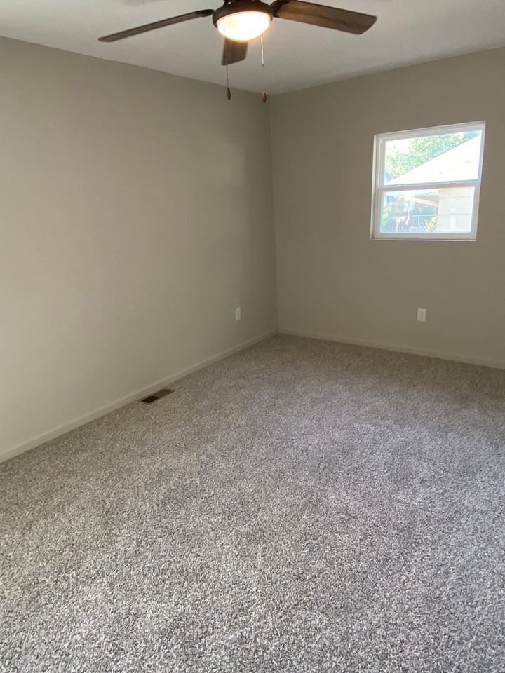 556 N Colby Ave - Photo 5 of 10