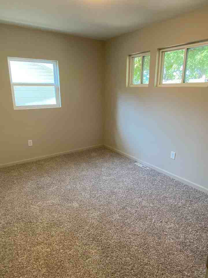 556 N Colby Ave - Photo 6 of 10