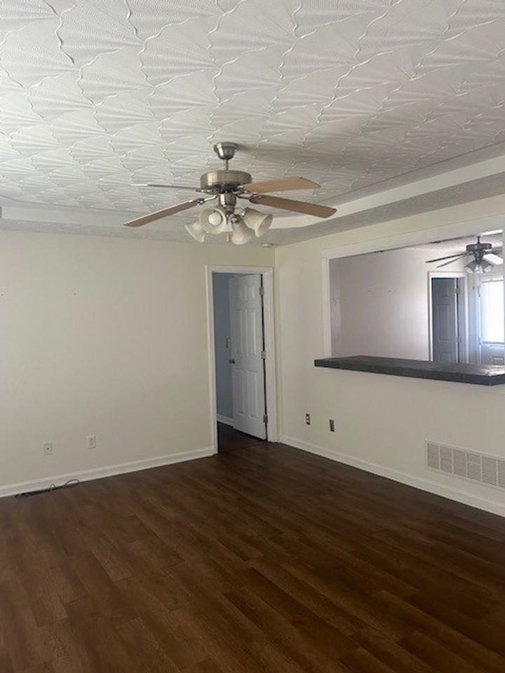 762 John Austin Ln - Photo 3 of 8