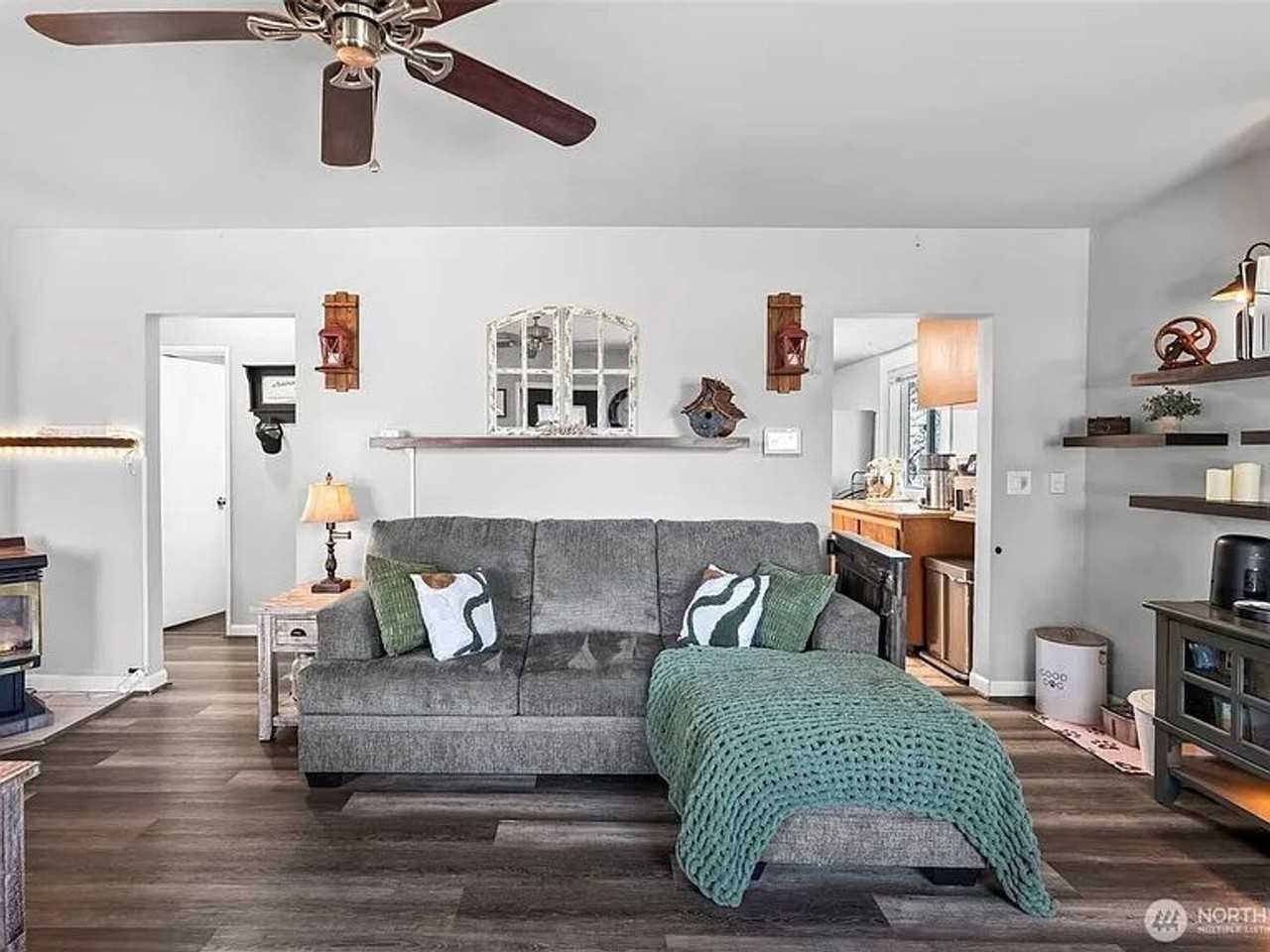 5436 S Thompson Ave - Photo 6 of 21