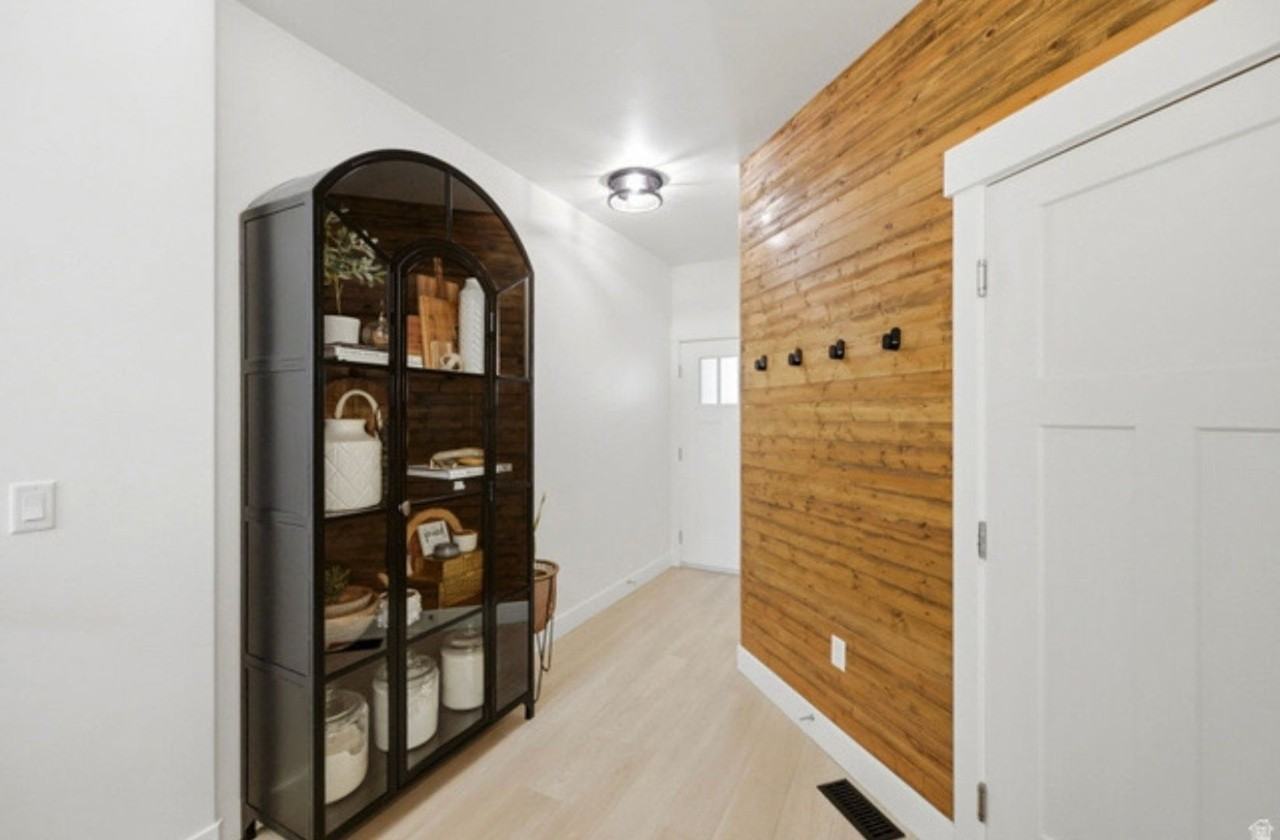57 E Mccall Ln - Photo 2 of 22