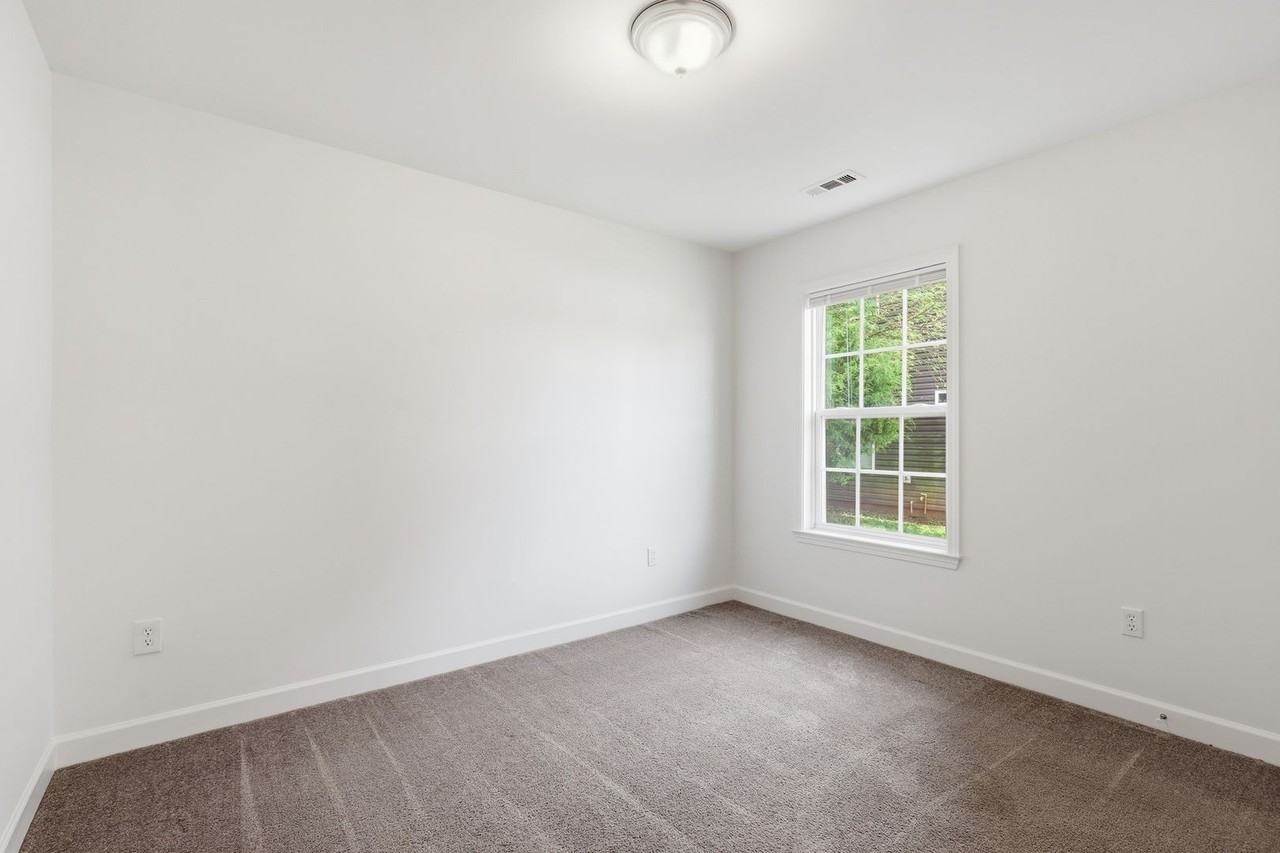 305 S Calhoun St - Photo 4 of 14