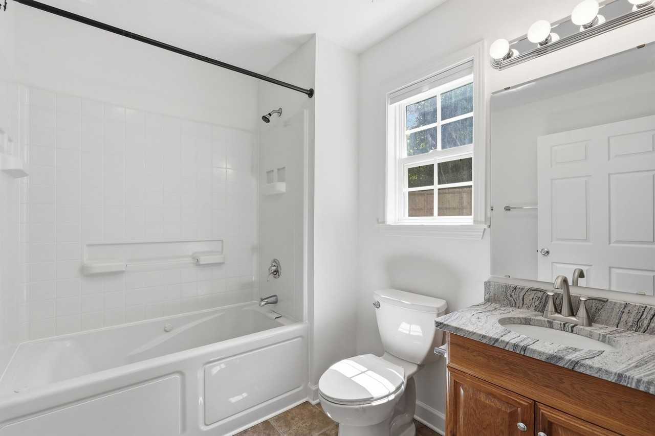 305 S Calhoun St - Photo 6 of 14