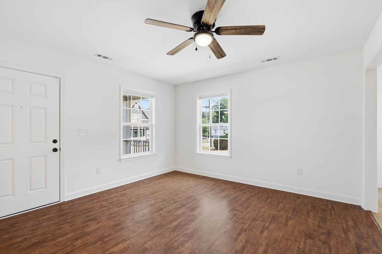 305 S Calhoun St - Photo 7 of 14