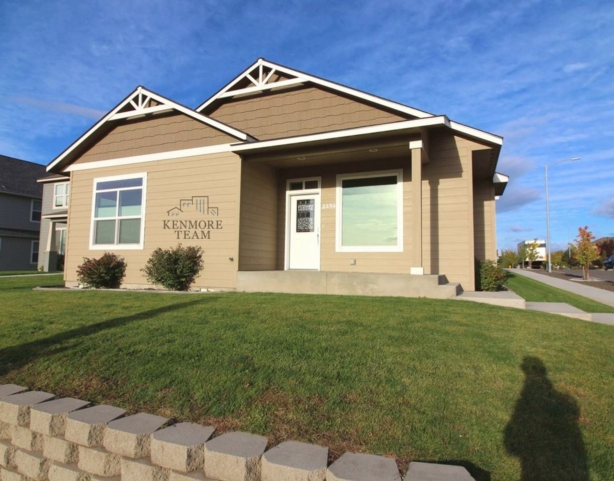 2335 Bellaview Ave - Photo 2 of 14