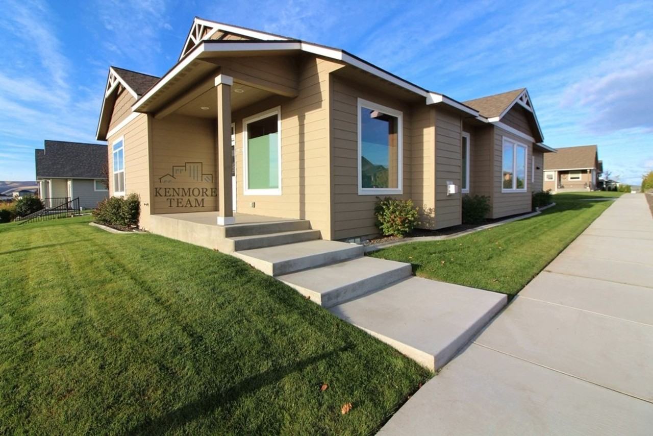 2335 Bellaview Ave - Photo 3 of 14