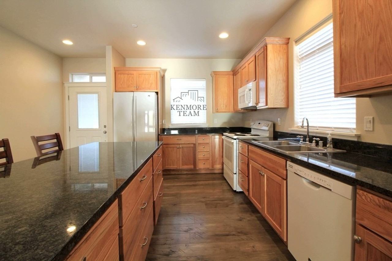 2335 Bellaview Ave - Photo 7 of 14