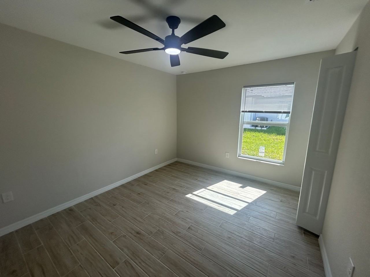 2020 Ne 39th Ter - Photo 4 of 17