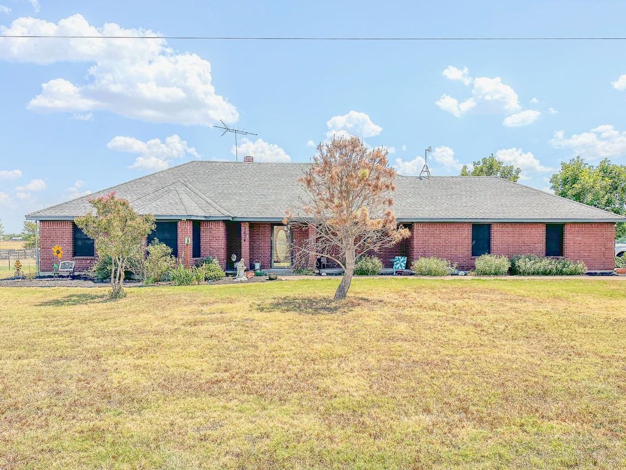 1674 Culpepper Ln - Photo 2 of 18