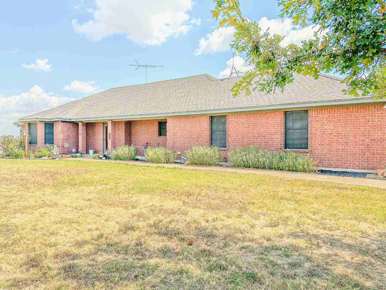 1674 Culpepper Ln - Photo 3 of 18