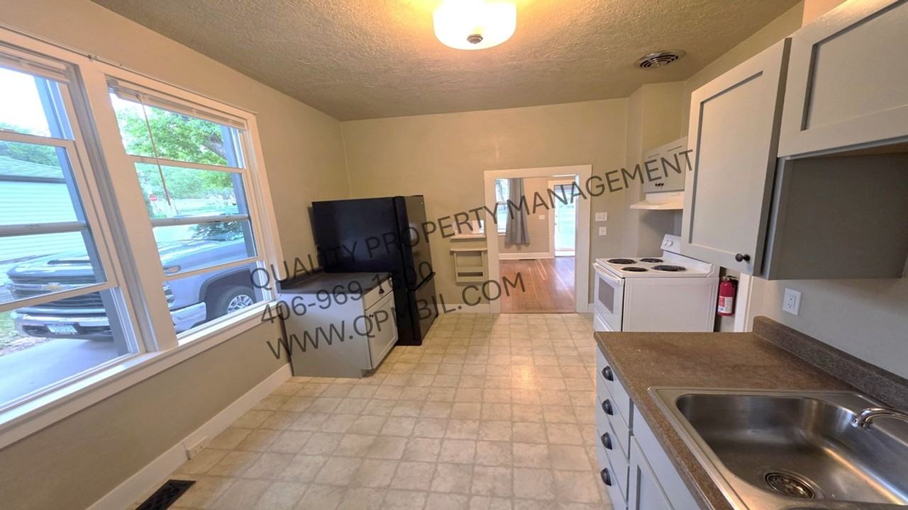 742 Lewis Ave - Photo 7 of 15