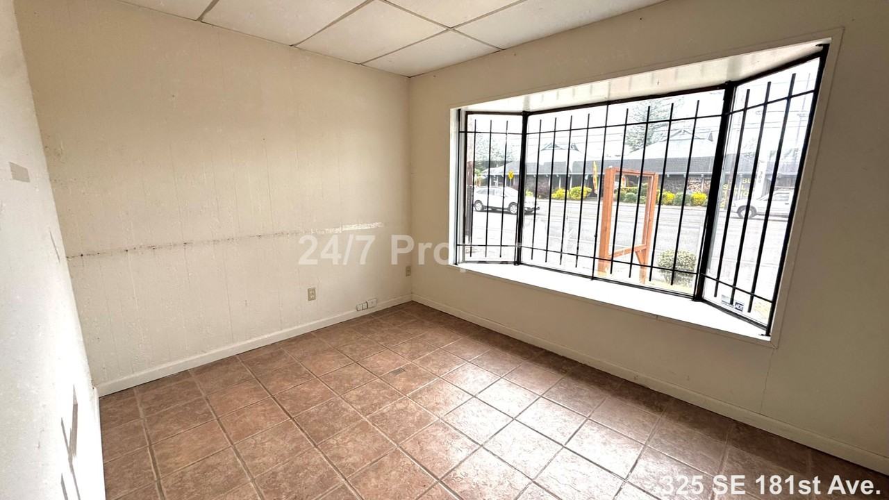 325 Se 181st Ave - Photo 2 of 18