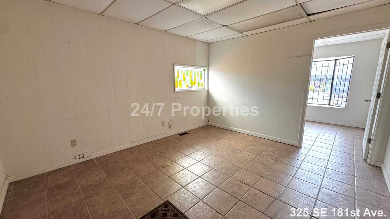 325 Se 181st Ave - Photo 3 of 18