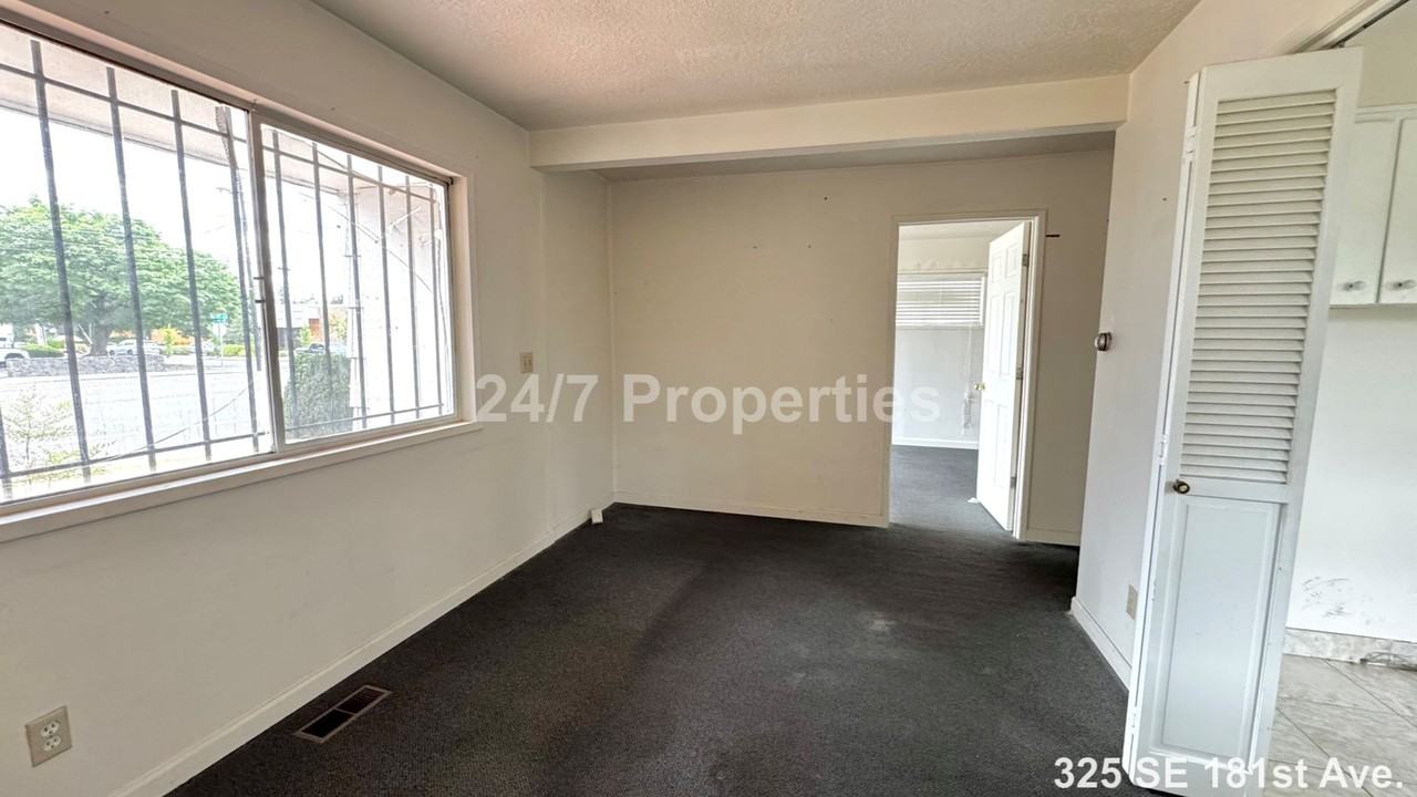 325 Se 181st Ave - Photo 4 of 18