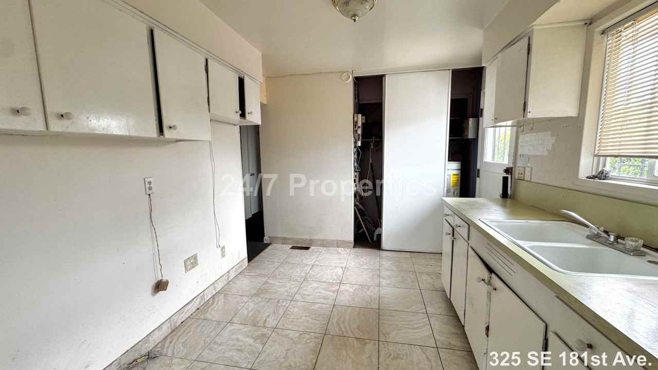325 Se 181st Ave - Photo 6 of 18