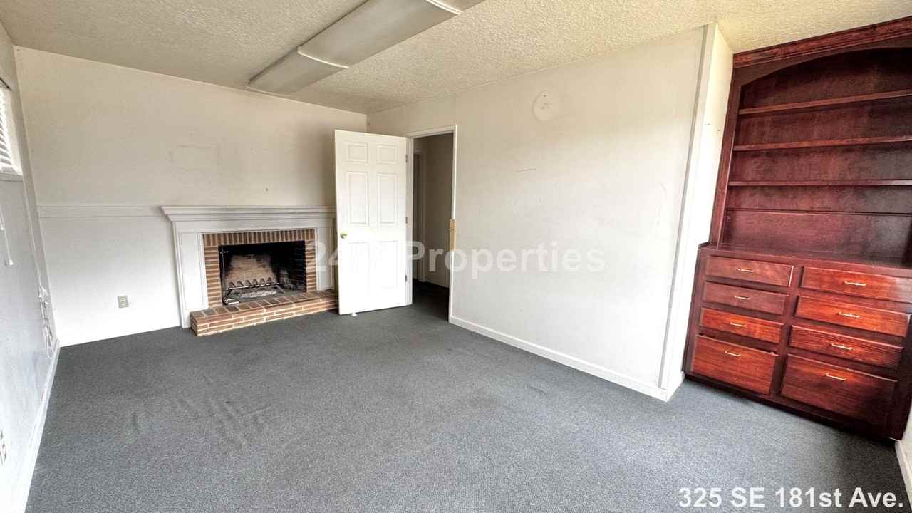 325 Se 181st Ave - Photo 7 of 18