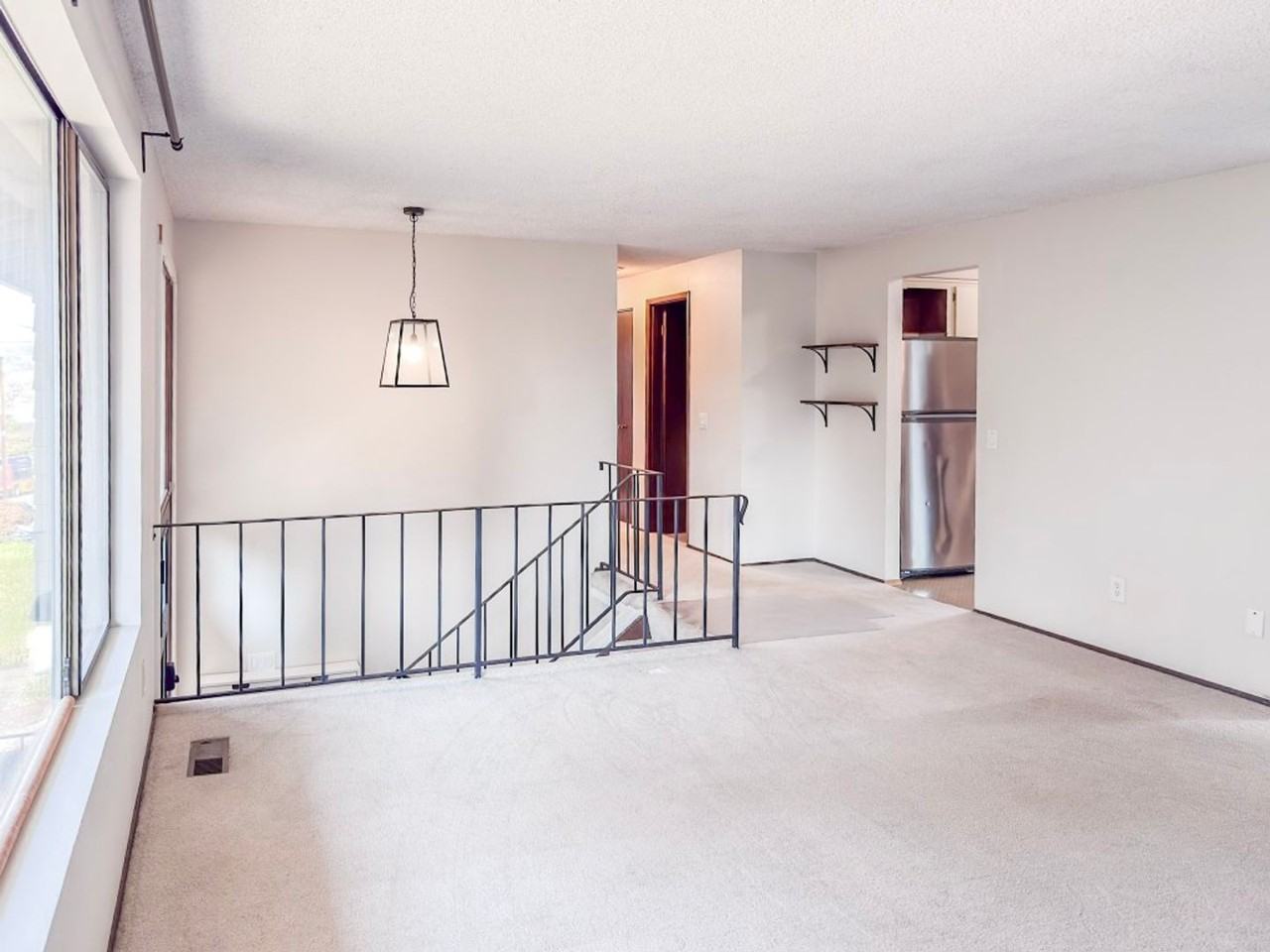 8233 S 114th St - Photo 2 of 24