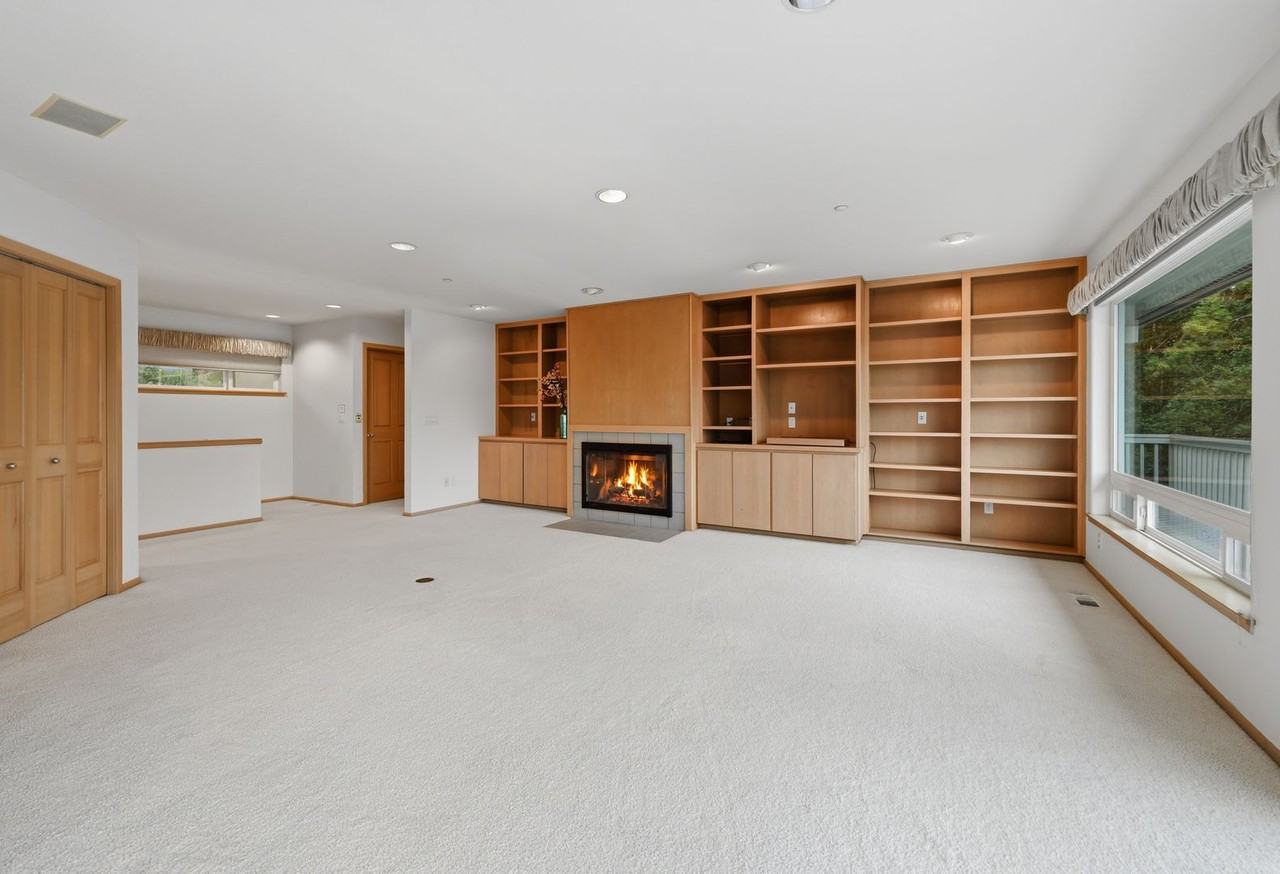 19749 53rd Ave Ne - Photo 3 of 25