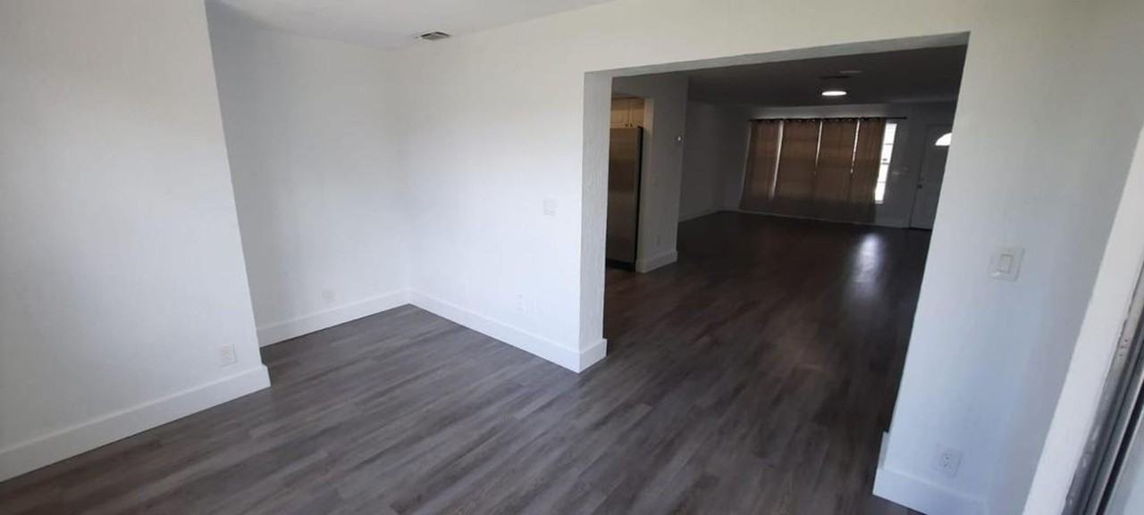 9370 Sw 1st Pl - Photo 3 of 11