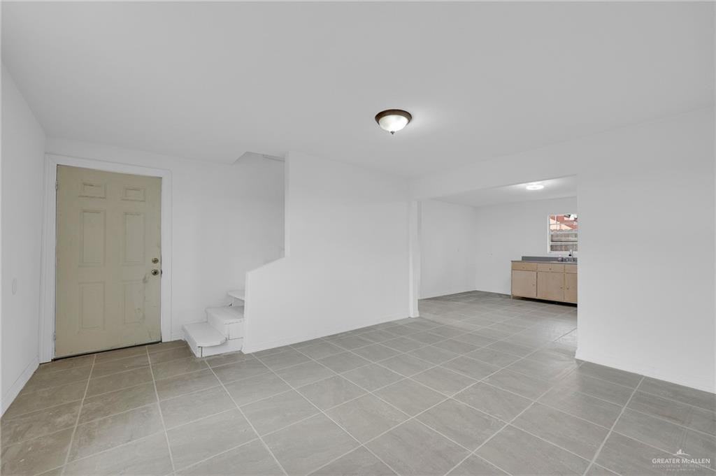 810 Catarina St - Photo 4 of 14