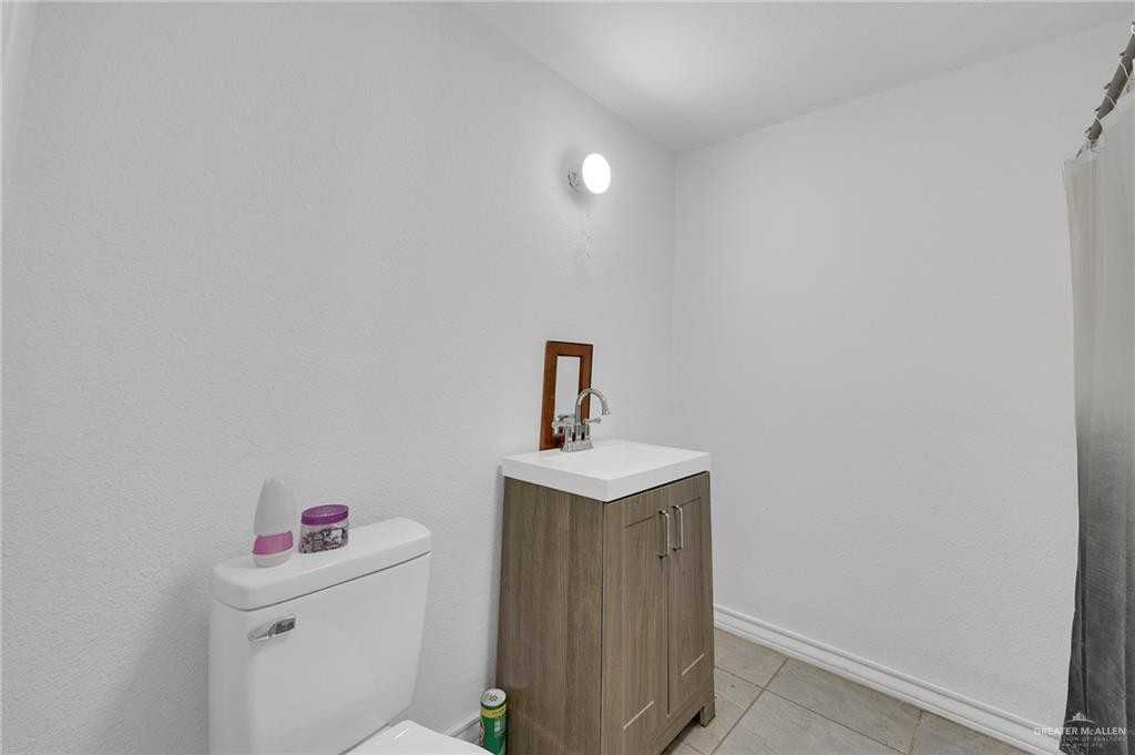 810 Catarina St - Photo 7 of 14