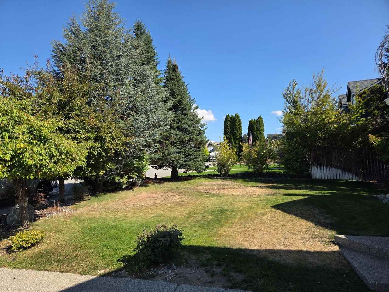 2467 Summit Dr - Photo 3 of 26