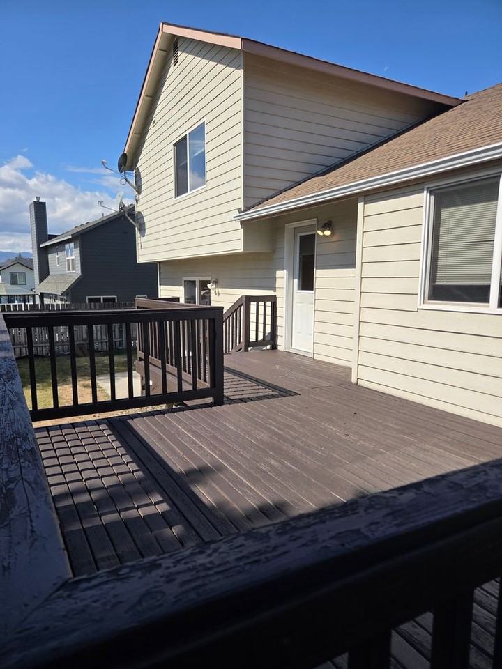 2467 Summit Dr - Photo 4 of 26