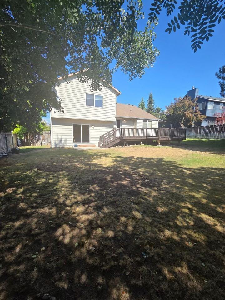 2467 Summit Dr - Photo 7 of 26