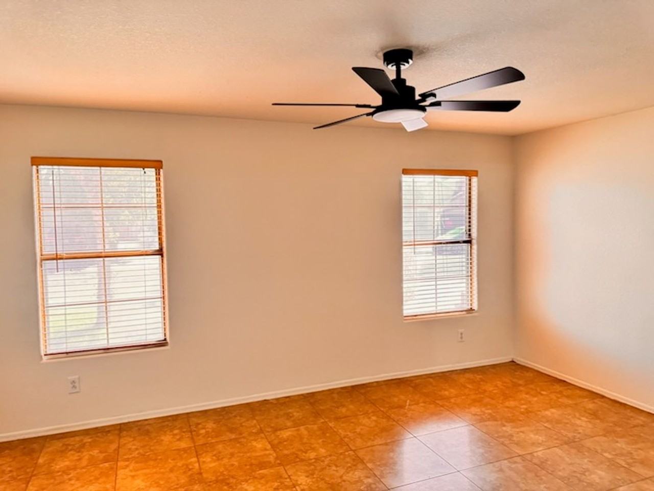 1704 E Los Alamos St - Photo 5 of 26