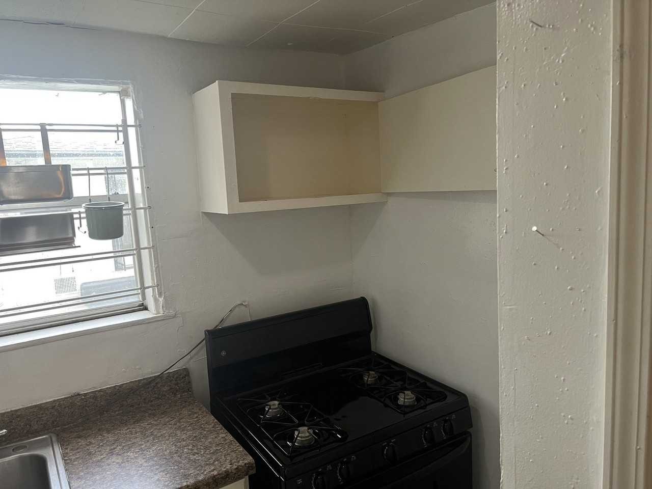 124 Carson Ct - Photo 2 of 6