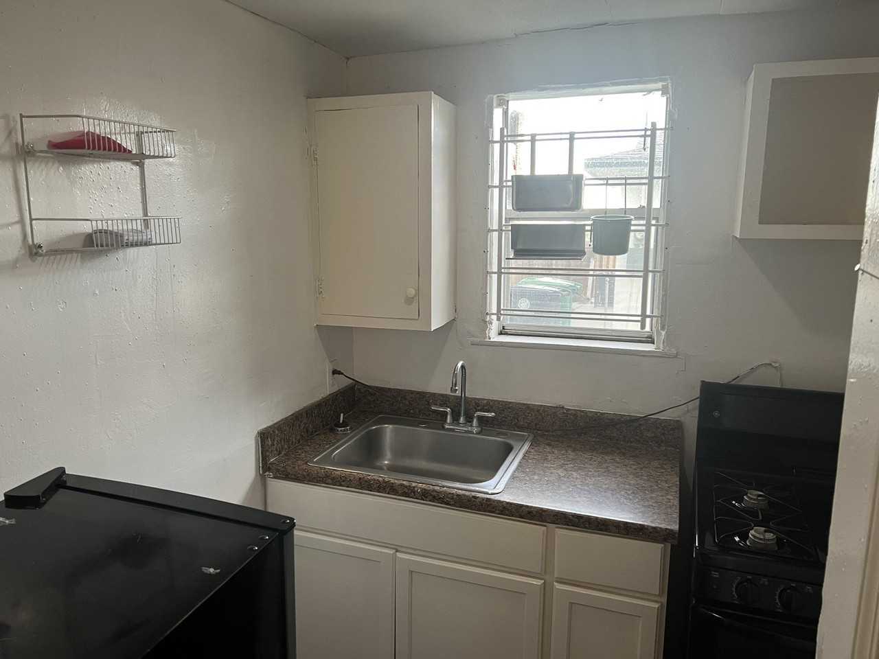 124 Carson Ct - Photo 3 of 6