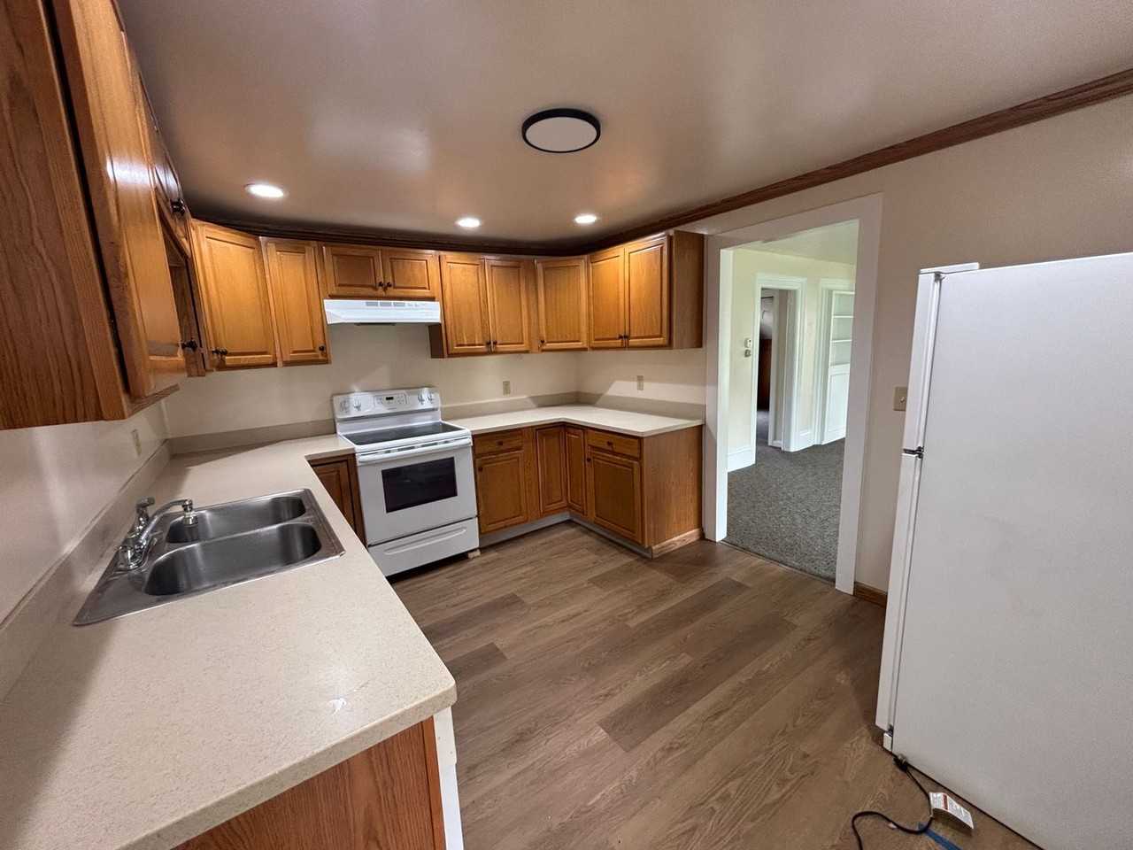 2300 Lake St - Photo 3 of 9