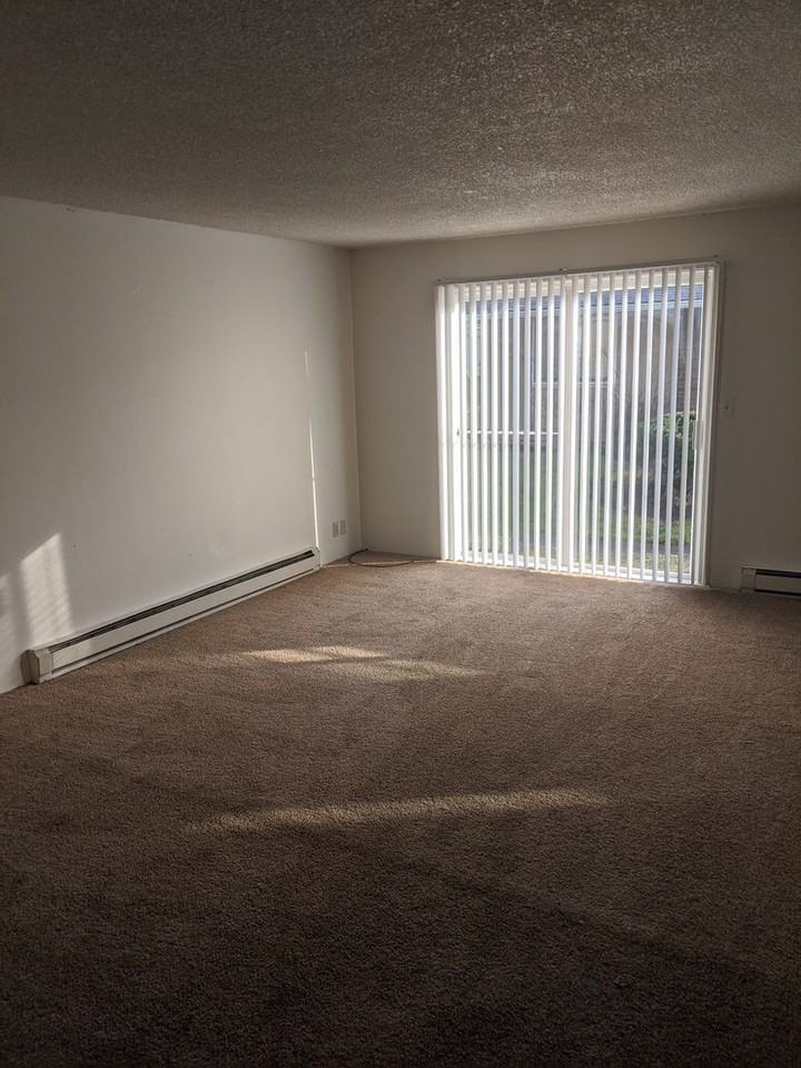 742 32nd Ave Se #6 - Photo 3 of 12