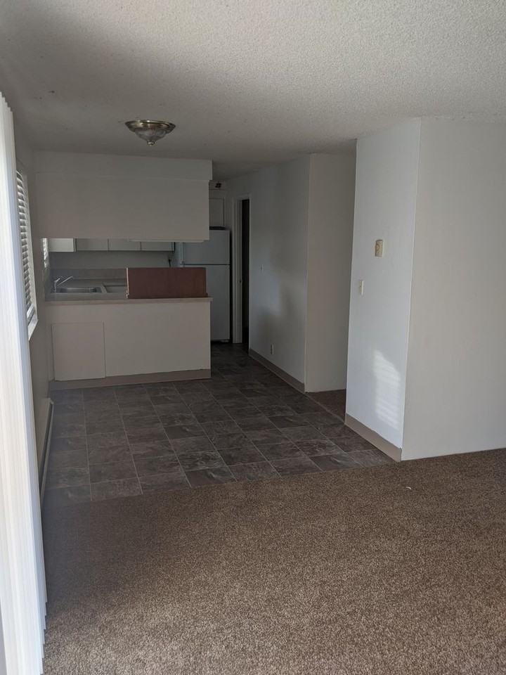 742 32nd Ave Se #6 - Photo 5 of 12