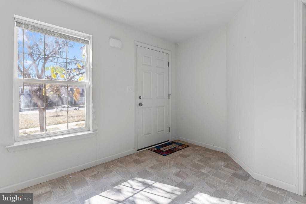 2109 Hayward Ave - Photo 4 of 31