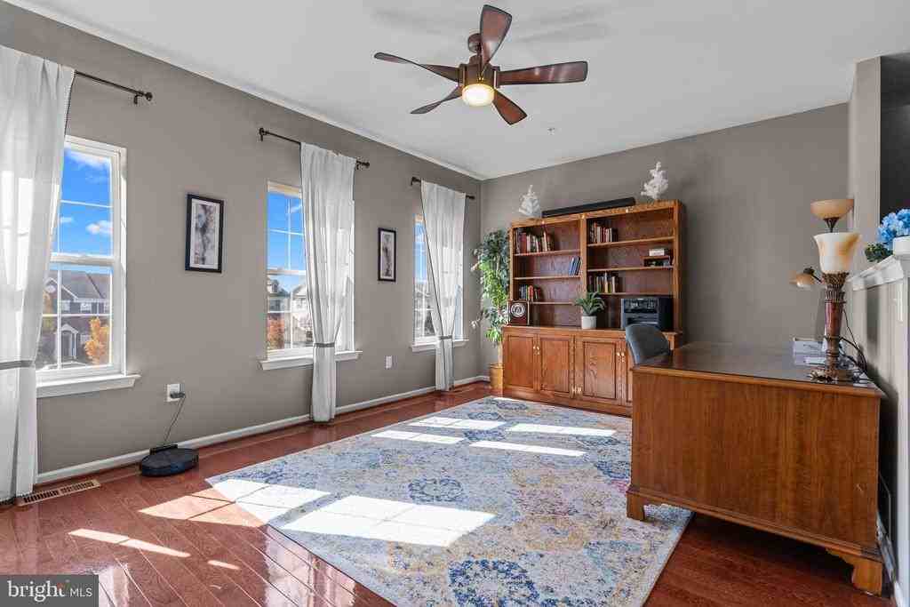 2109 Hayward Ave - Photo 5 of 31