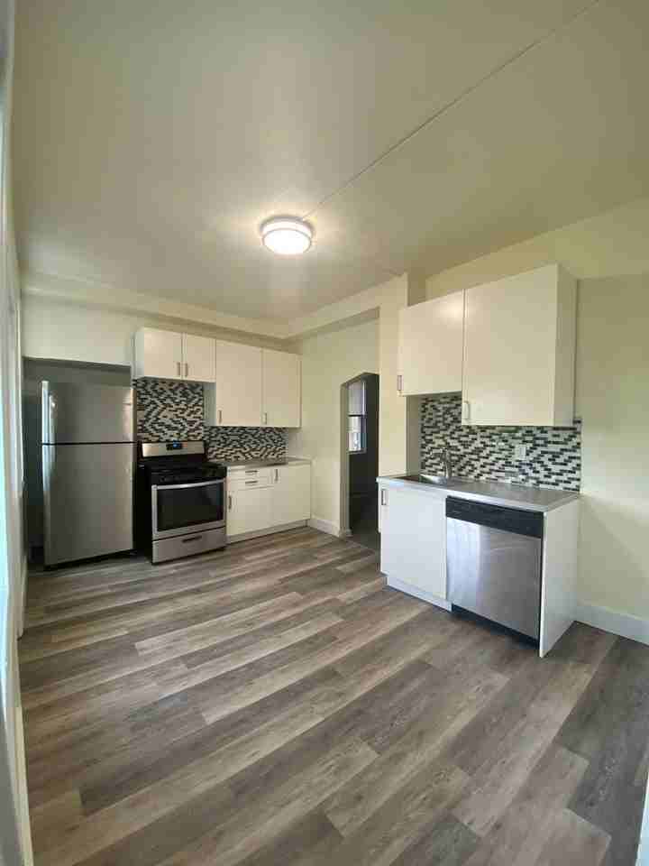 427 Saint Joseph St Fl 1 - Photo 5 of 23