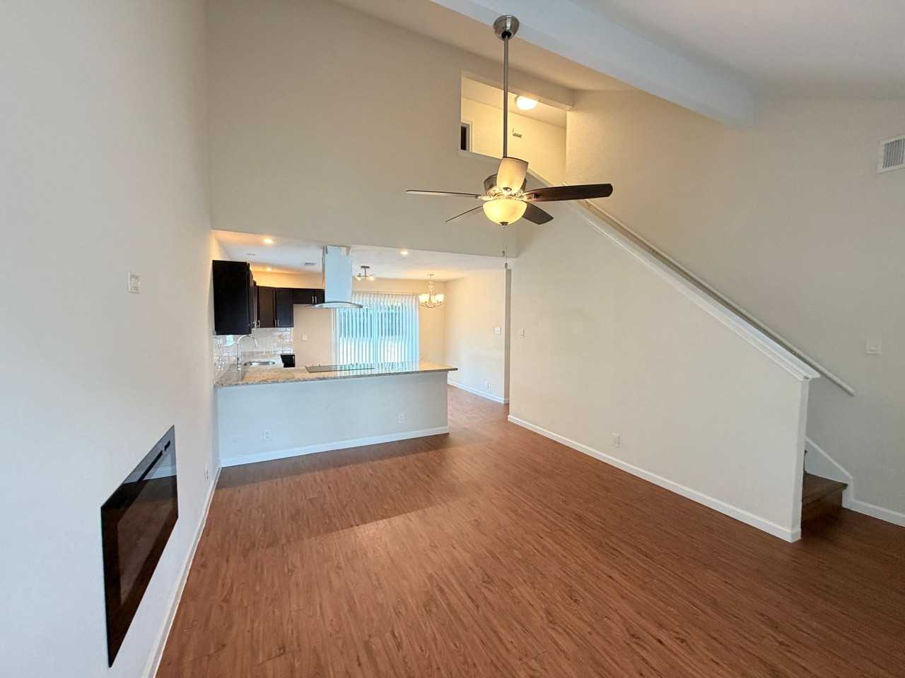 1605 Parkwood Dr - Photo 3 of 33
