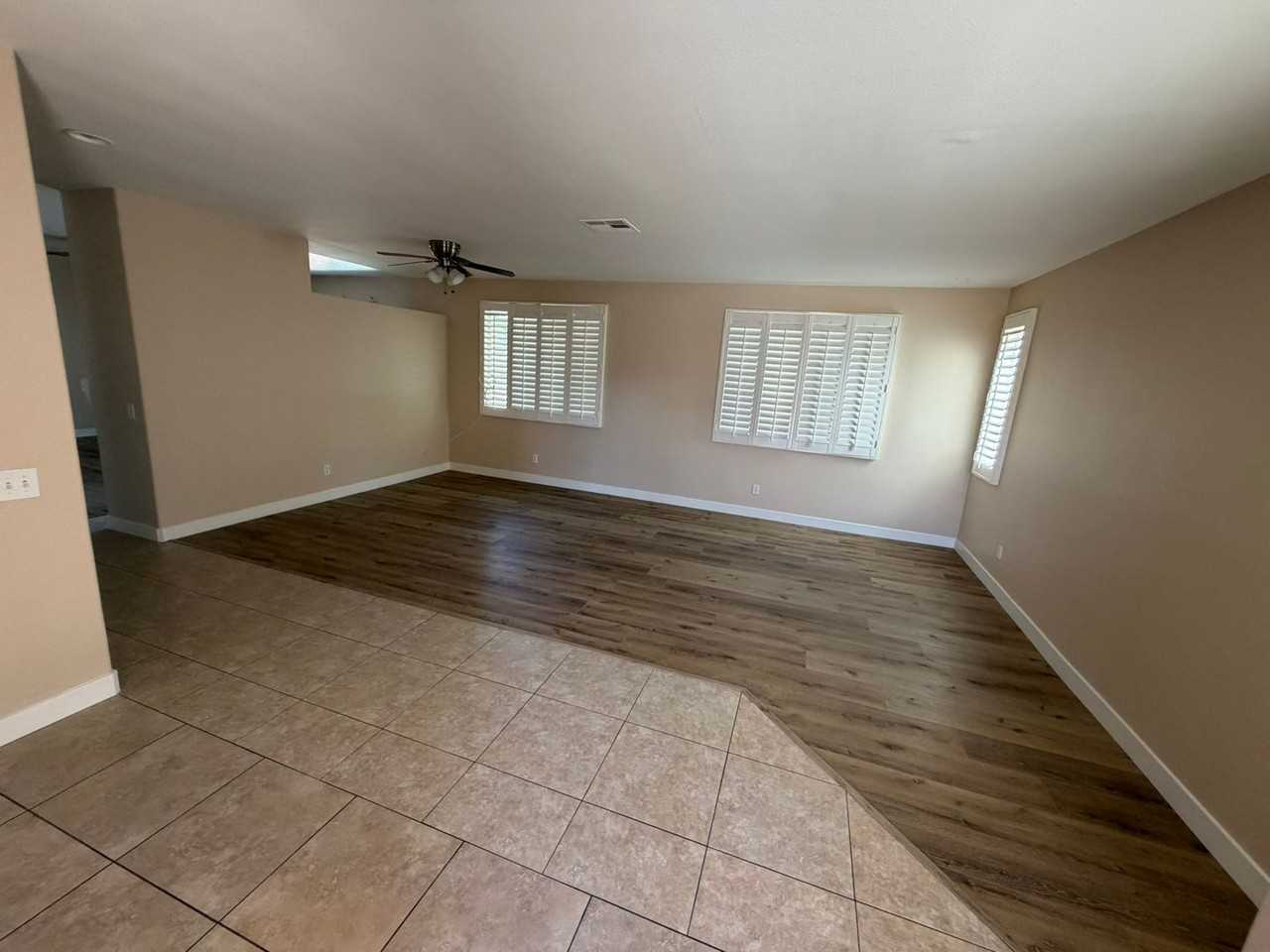 16060 Edgewater Ln - Photo 2 of 18