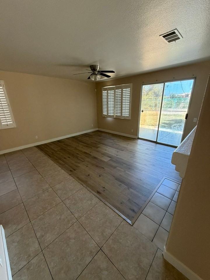 16060 Edgewater Ln - Photo 4 of 18