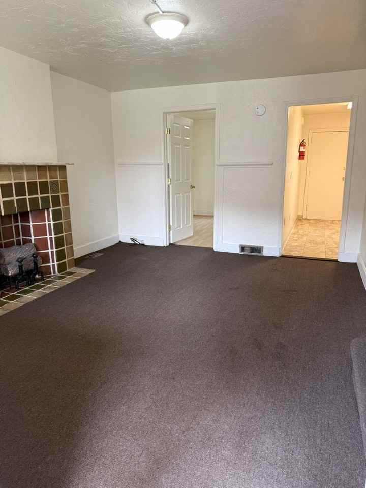 416 Oakland Ave #4 - Photo 3 of 17
