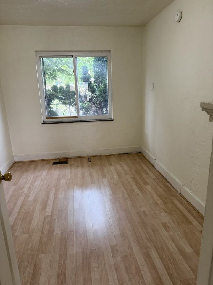416 Oakland Ave #4 - Photo 5 of 17