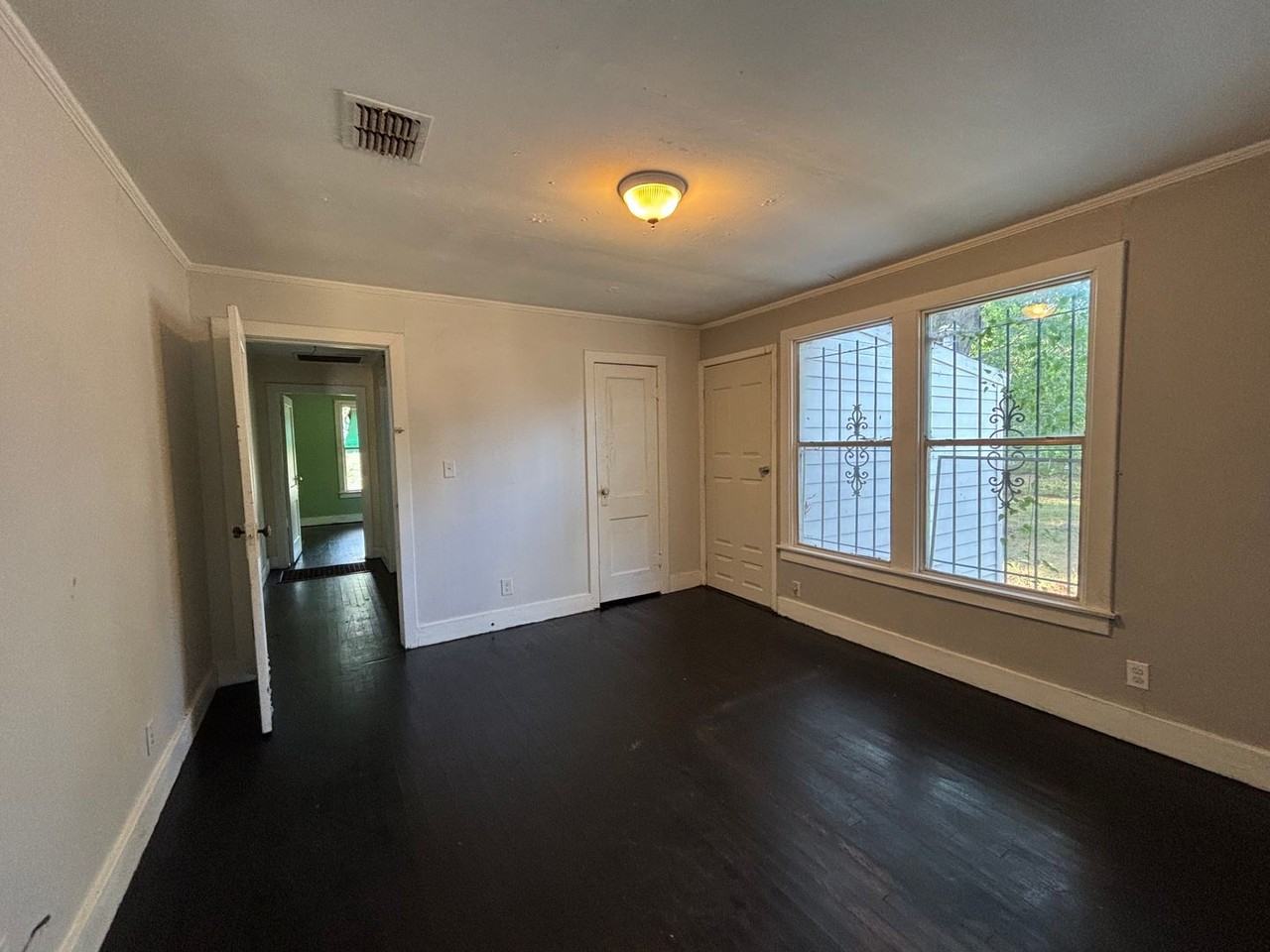 1414 Parker St - Photo 3 of 10
