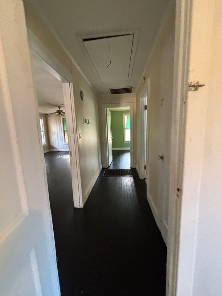 1414 Parker St - Photo 4 of 10