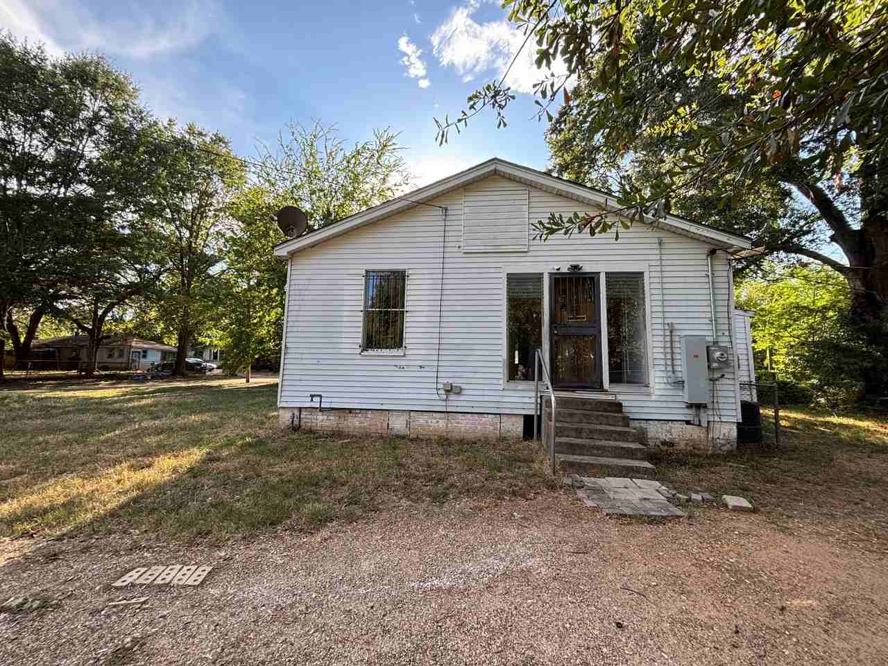 1414 Parker St - Photo 7 of 10