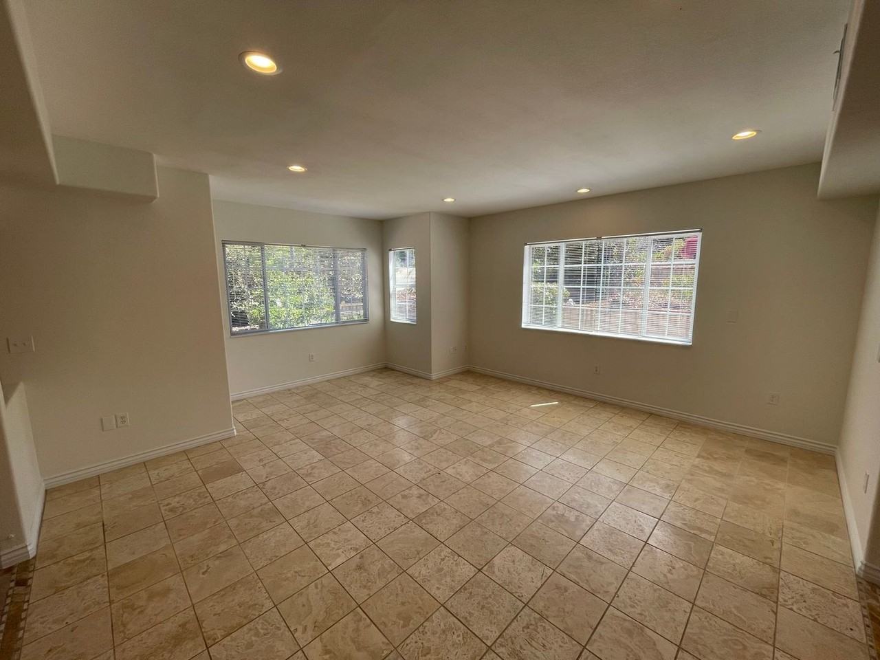 4527 Hollister Ave - Photo 3 of 33