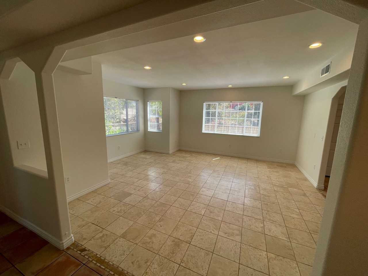 4527 Hollister Ave - Photo 6 of 37