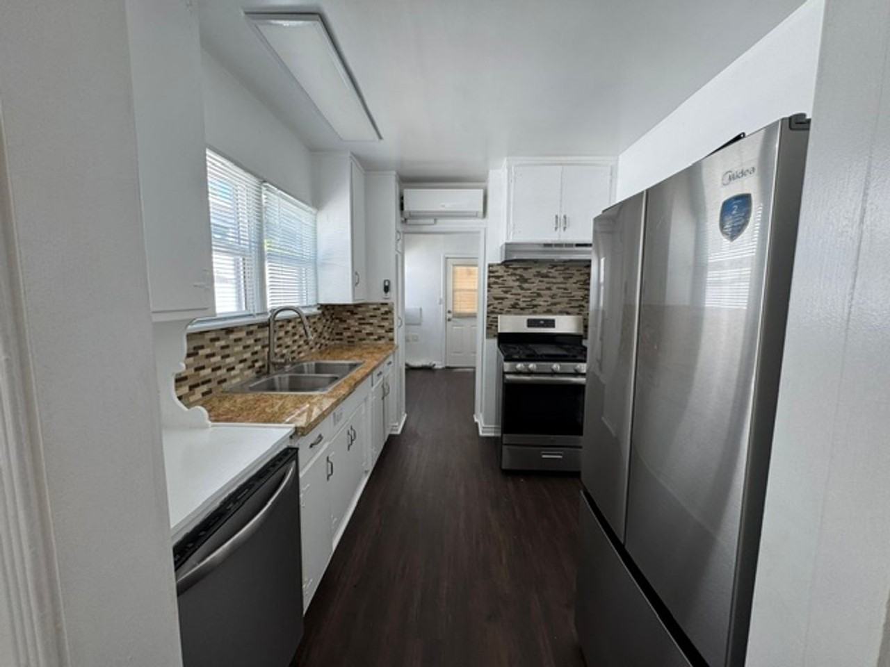 4132 Vantage Ave - Photo 4 of 23